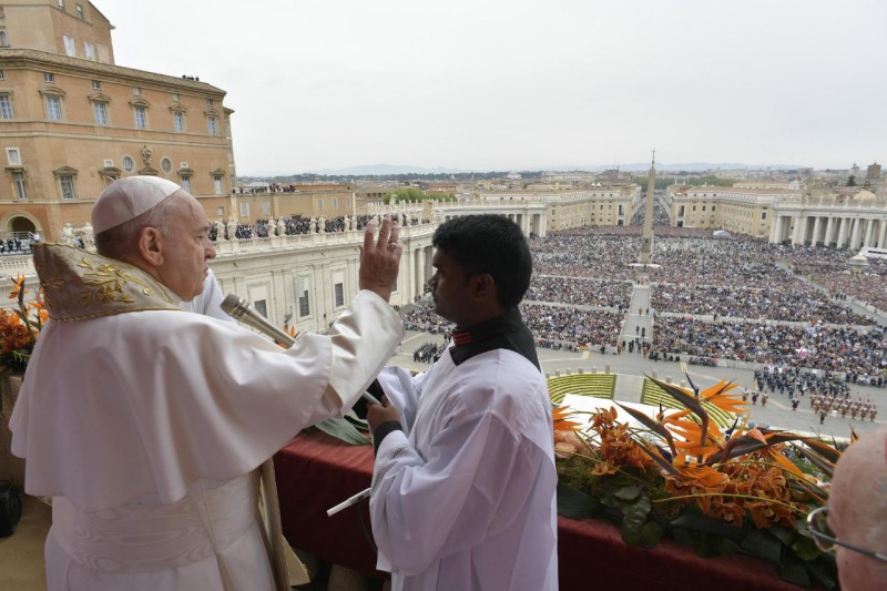 Papa Francesco Prega Per La Pace In Ucraina – Apostolic Nunciature In ...