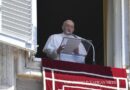 Papa Francesco: Preghiamo e lottiamo per la pace
